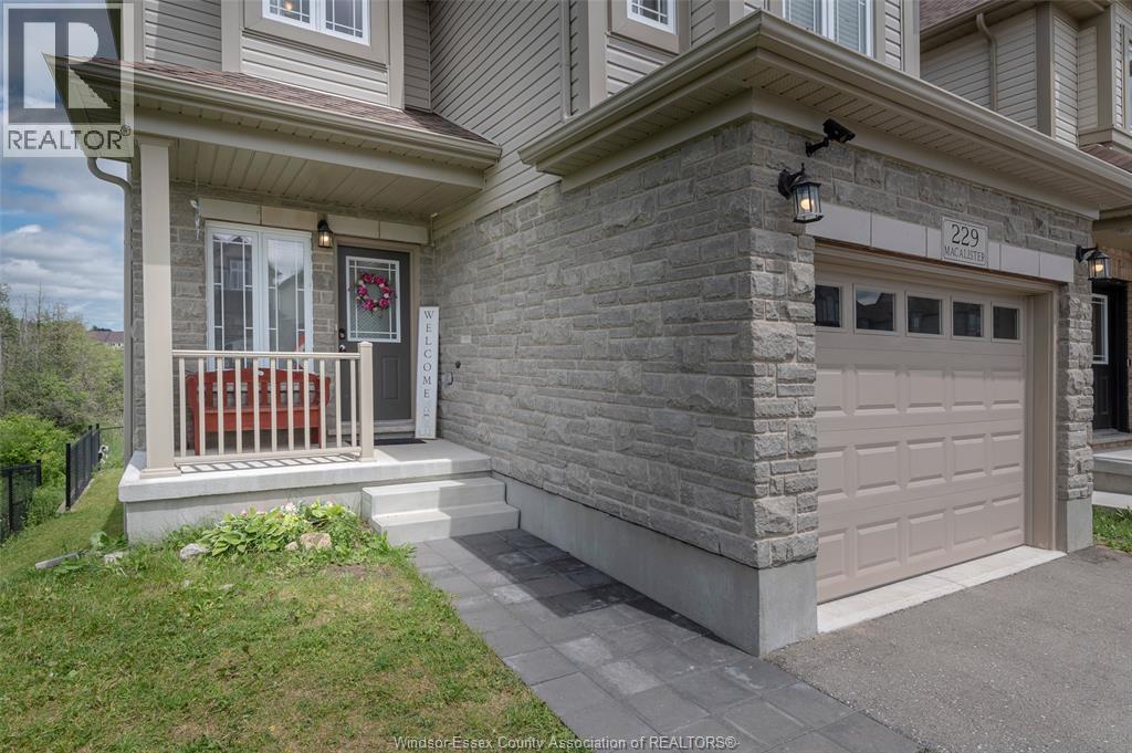 229 MacAlister Boulevard, Guelph — photograph 2