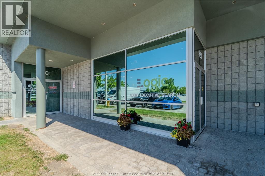 4510 Rhodes Drive, Windsor — photograph 2