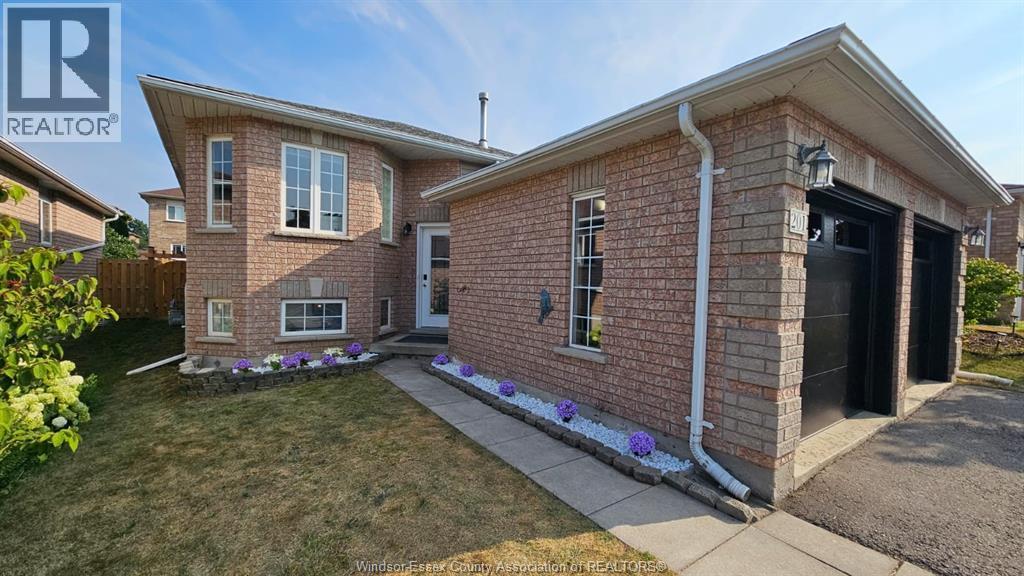 201 Hanmer Street, Barrie — photograph 2