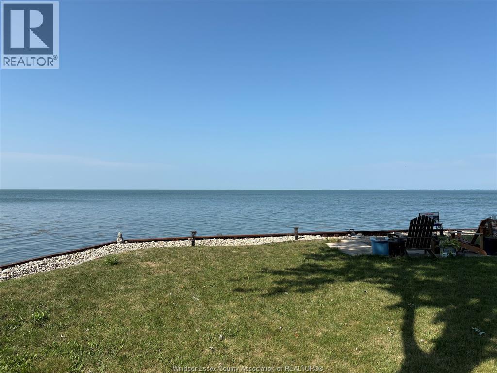 7654 St. Clair, Lakeshore — photograph 3