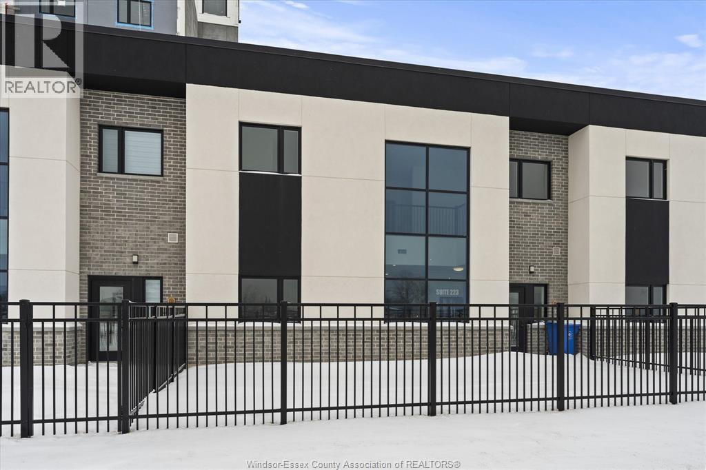 Single Family — 4300 Laurier Parkway, LaSalle, Ontario