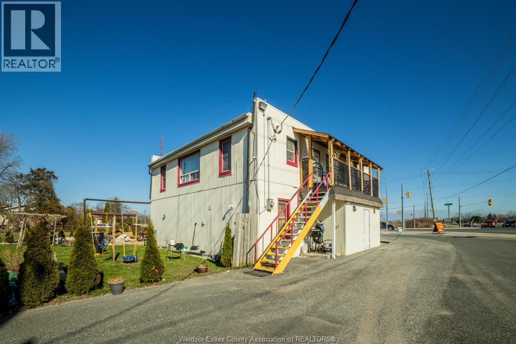 9397 Longwoods Road, Chatham — photograph 3
