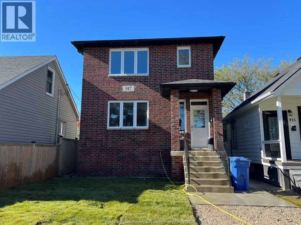 917 McKay Avenue, Windsor — photograph 2