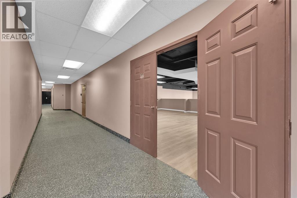 1501 Howard Avenue #202, Windsor — photograph 2