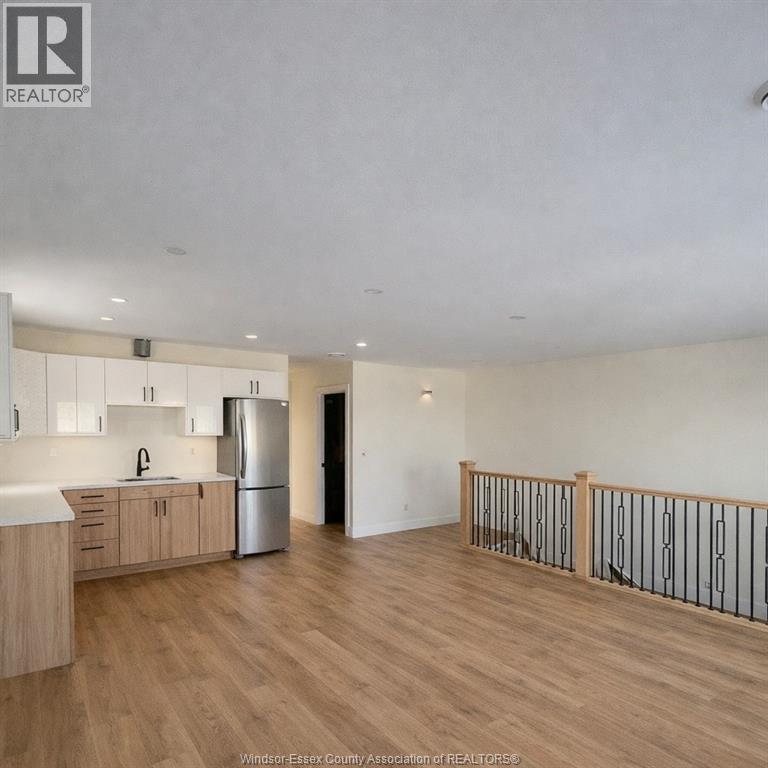 1327 Henry Ford, Windsor — photograph 2