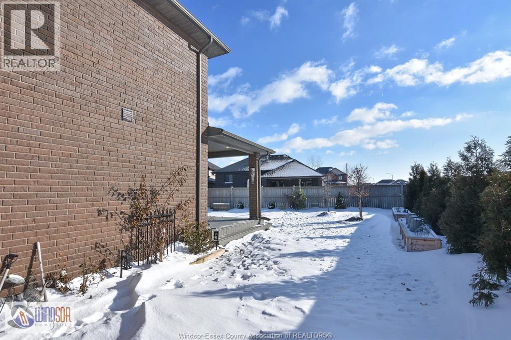 304 Carole Court, Lakeshore — photograph 3