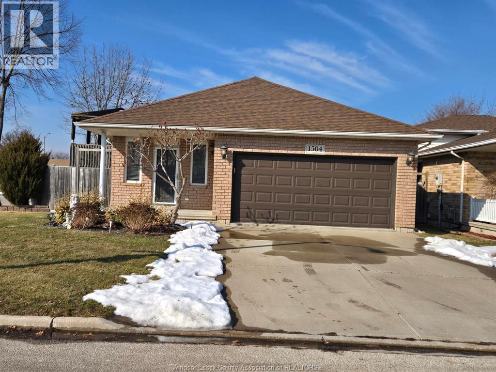1504 Fuller Crescent, Windsor — primary photograph