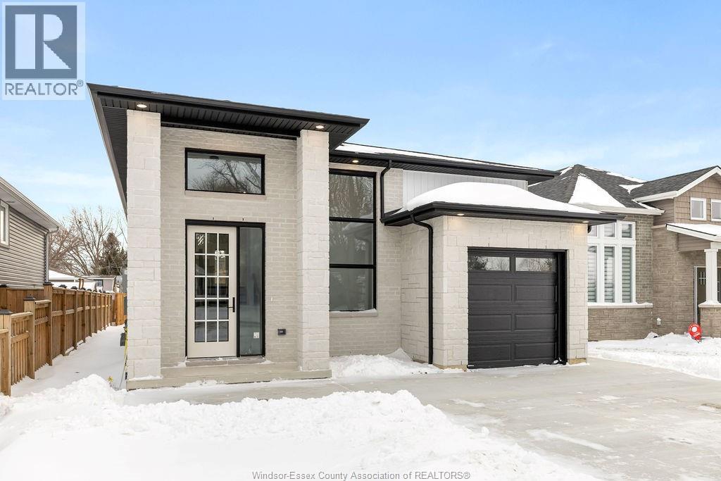 1063 Maple Avenue, Kingsville — photograph 3