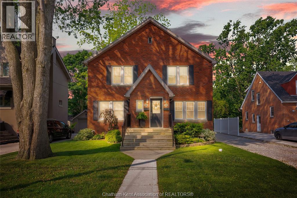 Multi-family — 210-212 Elizabeth Street, Chatham, Ontario