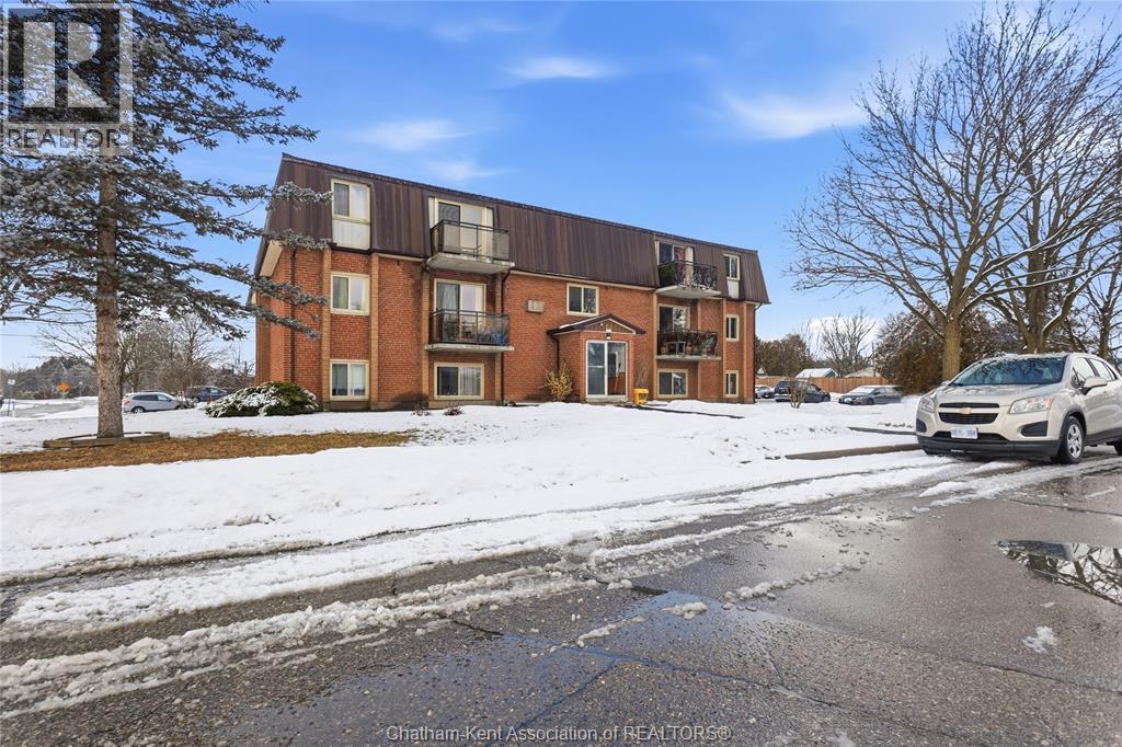 42 Parkview Heights, Aylmer — photograph 2