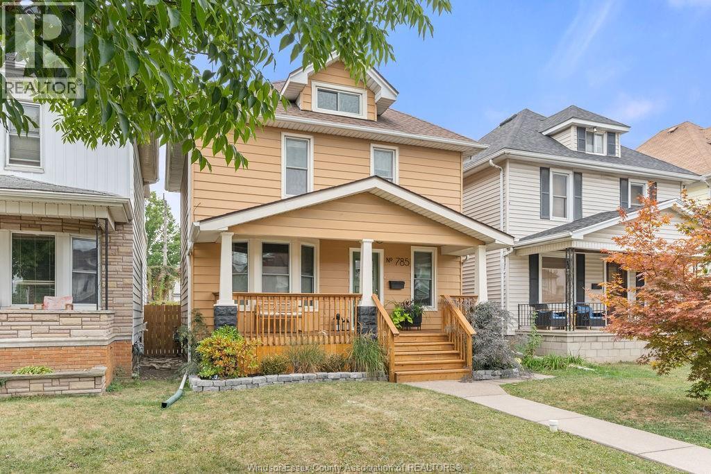 785 Moy Avenue, Windsor — photograph 2