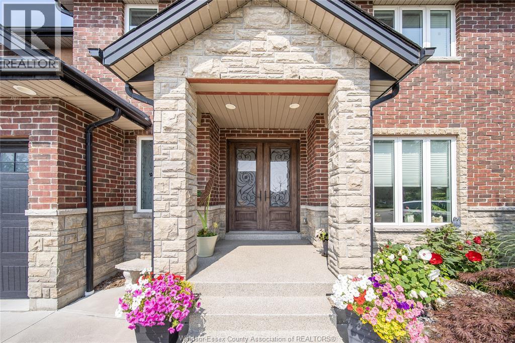 220 Selina, Lakeshore — photograph 2