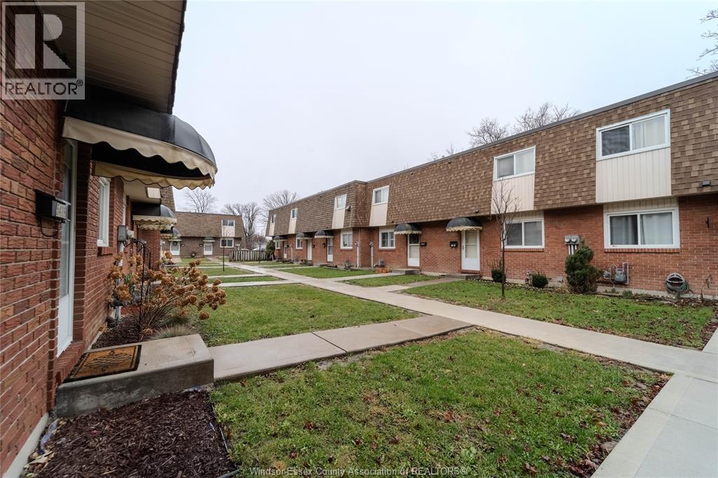 5414 Lassaline Avenue, Windsor — photograph 2