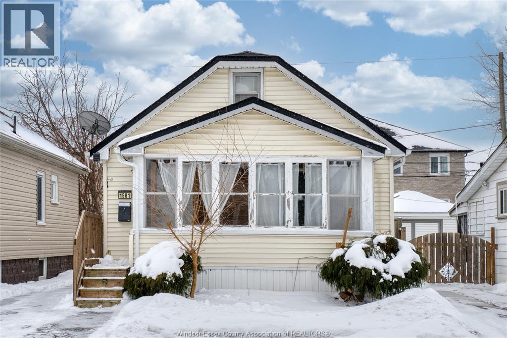 1581 Cadillac Street, Windsor — photograph 2