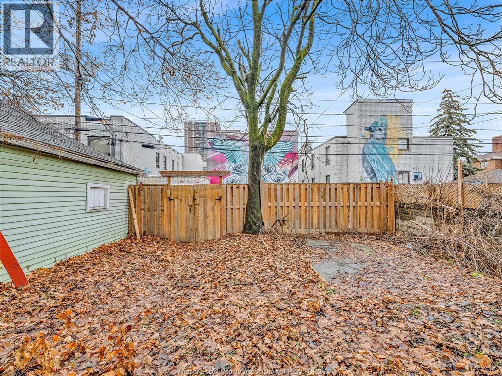 780 Dougall, Windsor — photograph 3