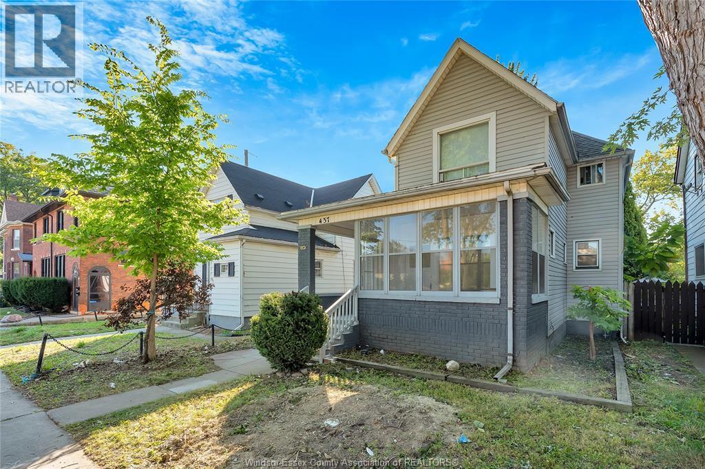 437 Karl Place, Windsor — photograph 2