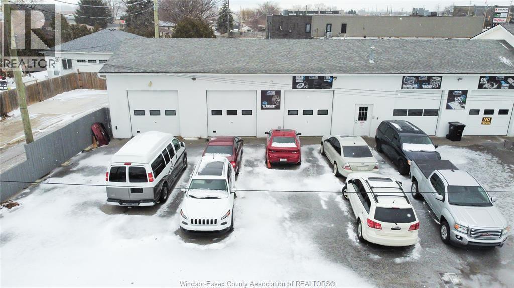 5906 Tecumseh Road, Windsor — primary photograph