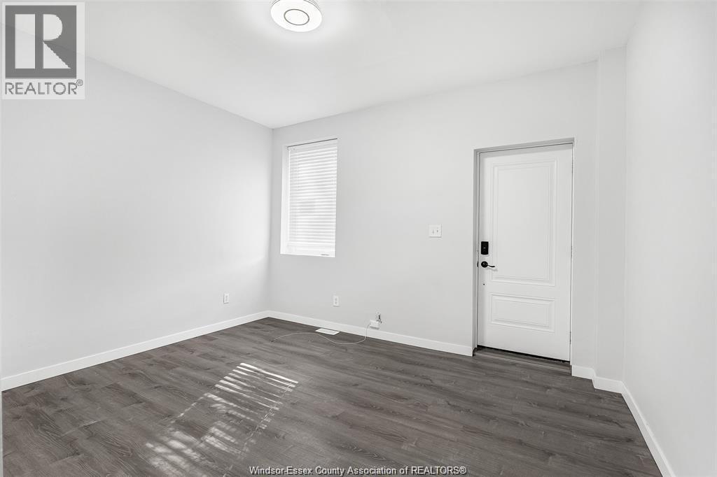 712 Brock, Windsor — photograph 3