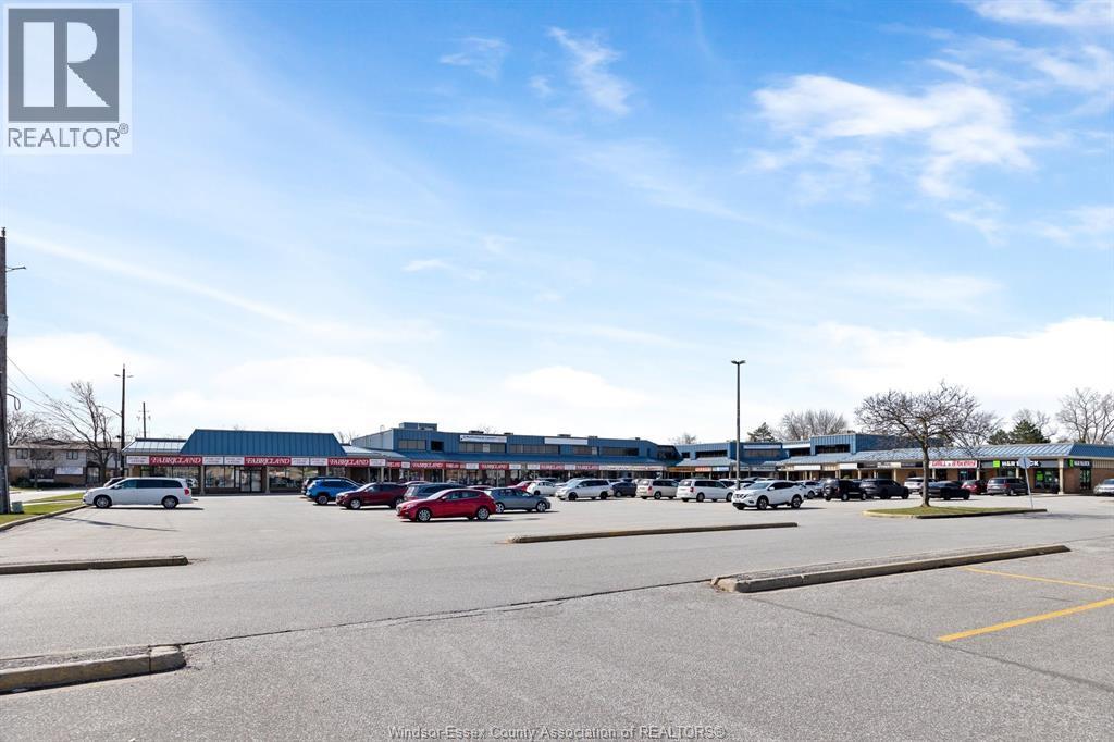 7605 Tecumseh Road, Windsor — primary photograph