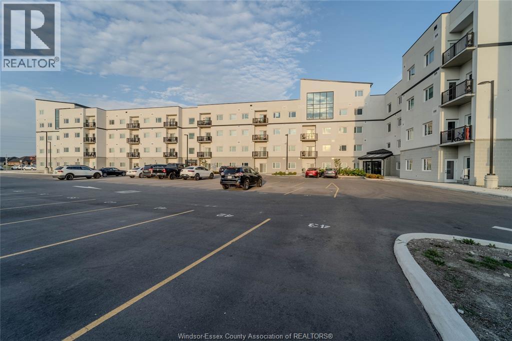 1900 6th Concession #402, LaSalle — photograph 2
