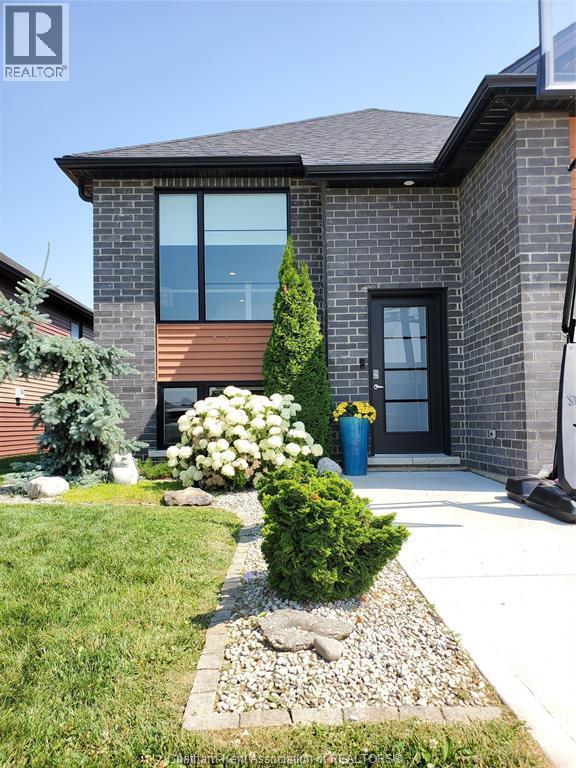 256 Moonstone Crescent, Chatham — photograph 2
