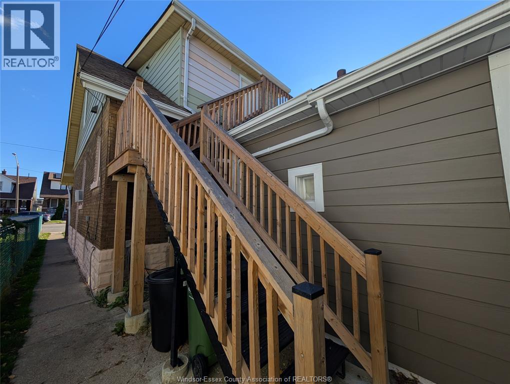 1739 Parent Avenue, Windsor — photograph 2
