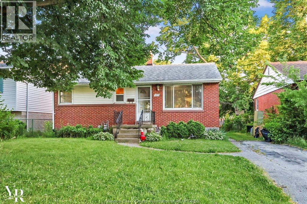 1275 Chappell, Windsor — primary photograph