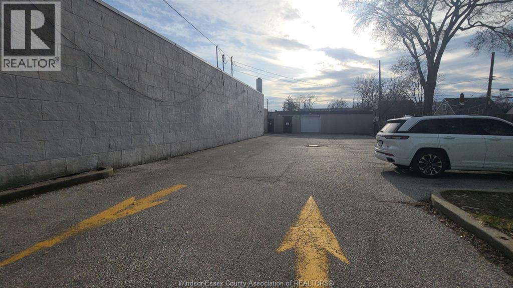 4650 Tecumseh Road, Windsor — photograph 3
