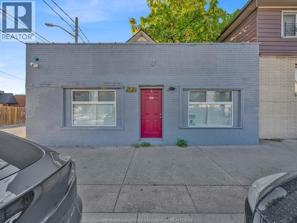 939 Wyandotte Street, Windsor — photograph 2