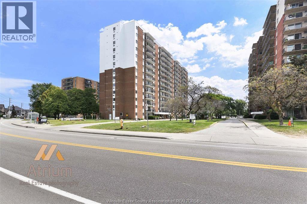 Single Family — 8591 Riverside Drive, Windsor, Ontario