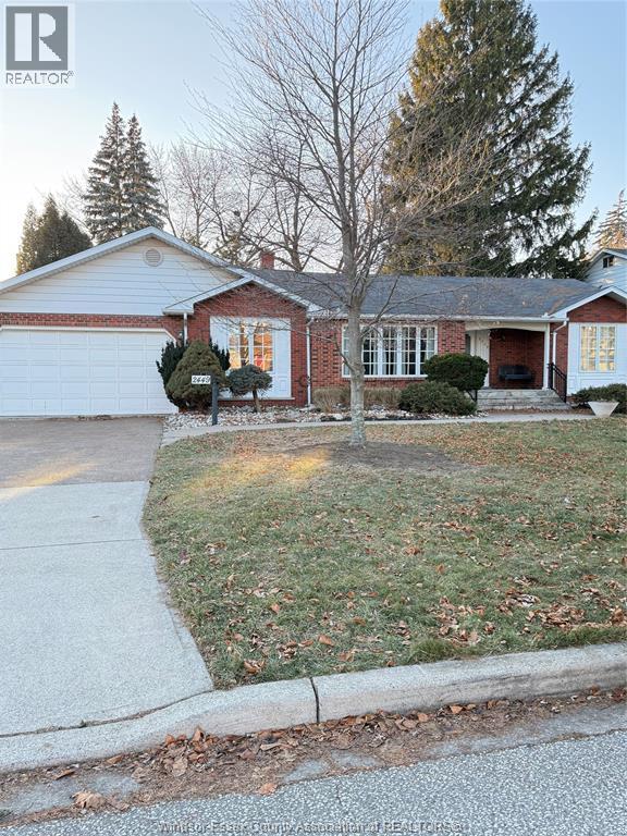 2449 Alexandra Avenue, Windsor — photograph 2