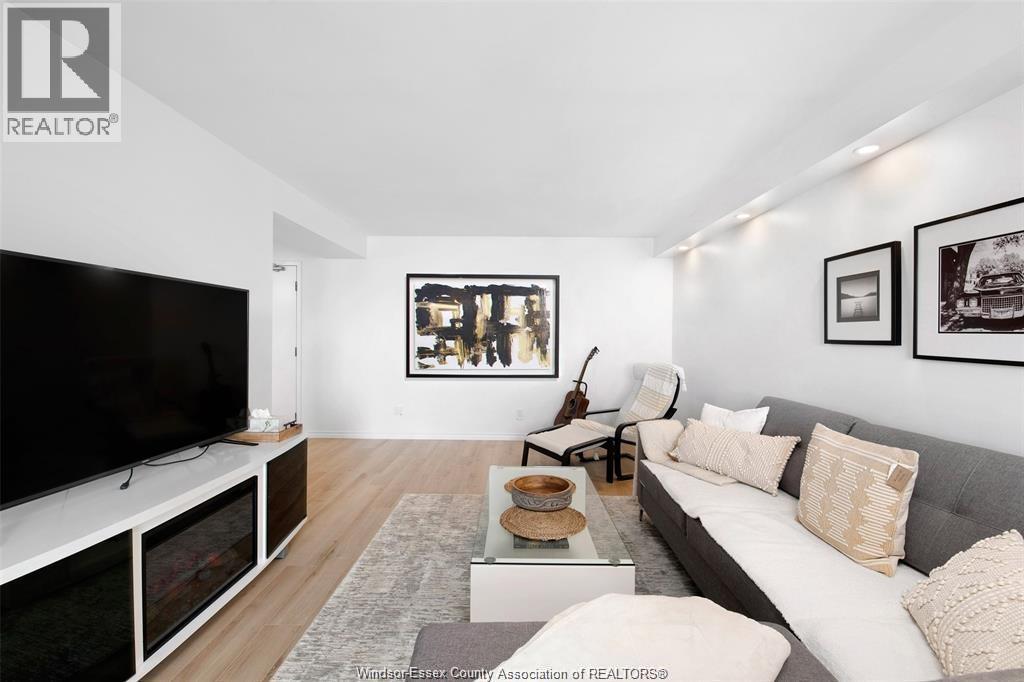 150 Park #1807, Windsor — photograph 3