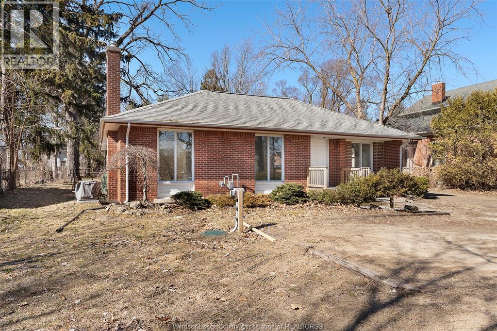 132 Division Street, Kingsville — photograph 3