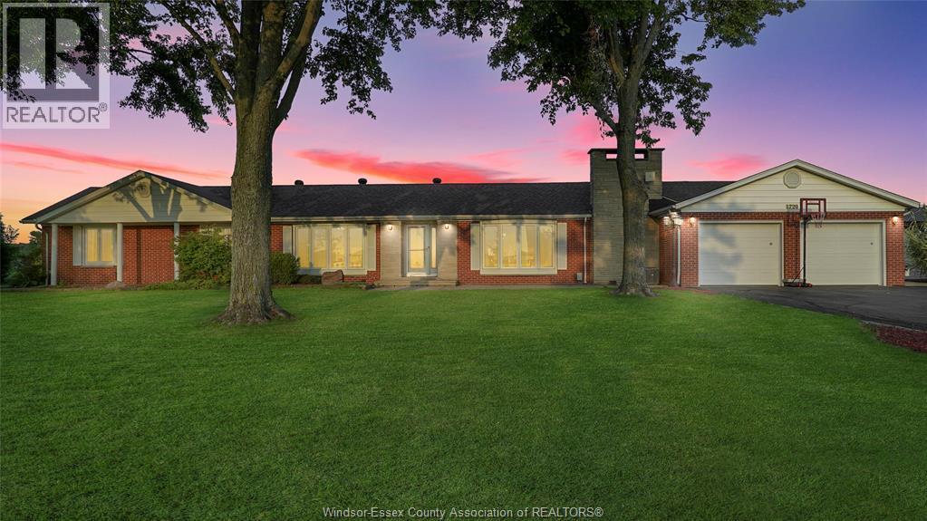 Single Family — 1720 Lakeshore Rd 123, Lakeshore, Ontario