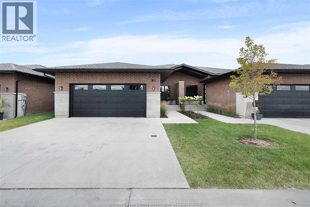 572 Lily Mac Boulevard, Windsor — primary photograph