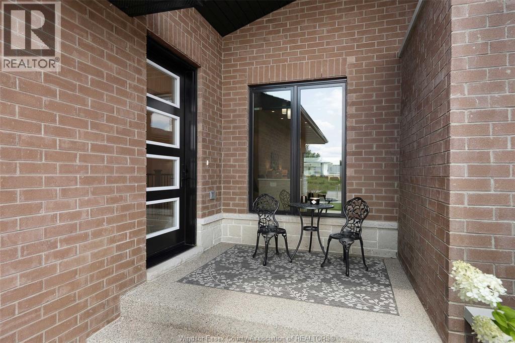 572 Lily Mac Boulevard, Windsor — photograph 3