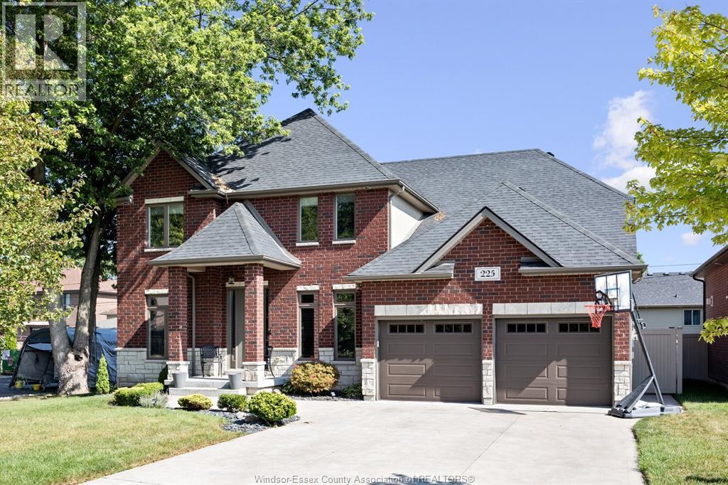 Single Family — 225 Elsworth, LaSalle, Ontario