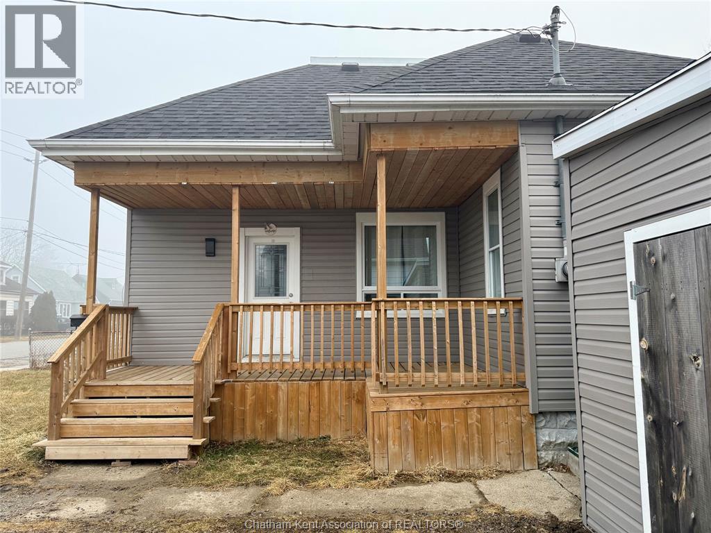 318 Lafontaine Street, Wallaceburg — photograph 3