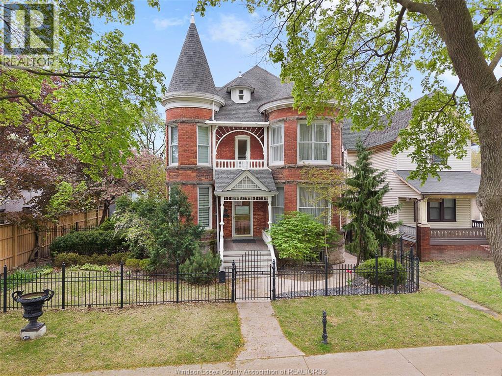 719 Victoria Avenue, Windsor — primary photograph