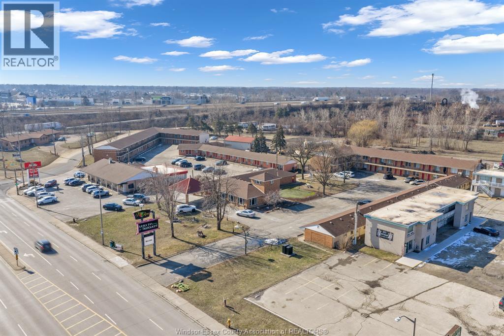 2885-2889 Howard Avenue, Windsor — primary photograph