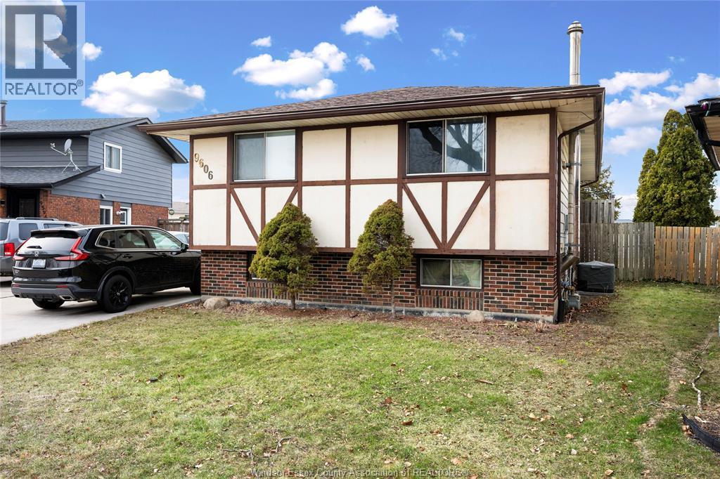 9606 Avery Lane, Windsor — photograph 2