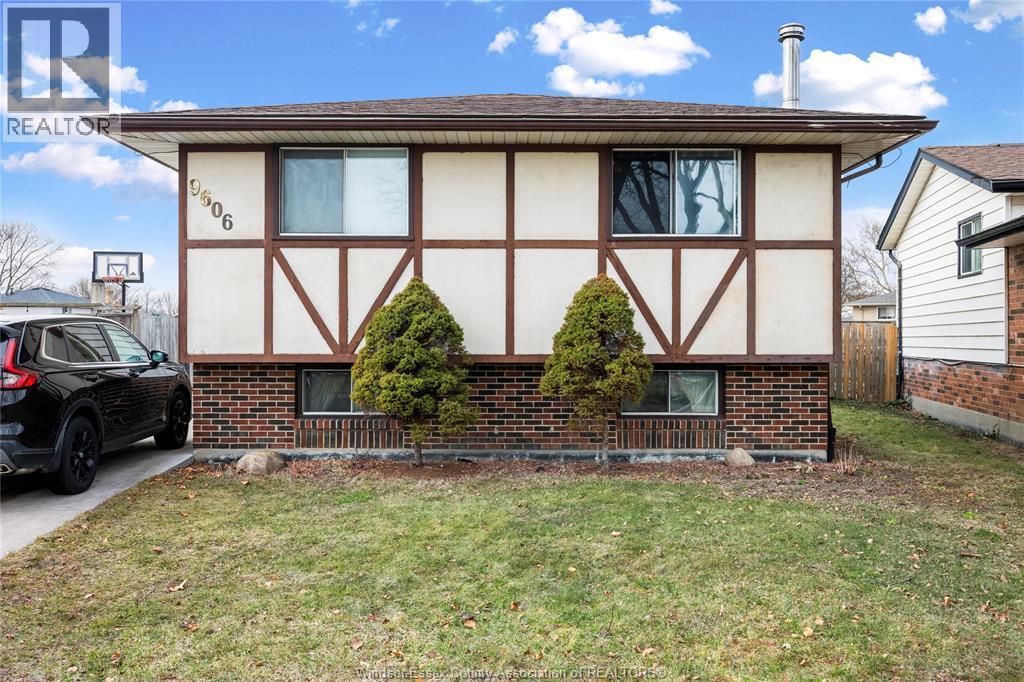 9606 Avery Lane, Windsor — primary photograph