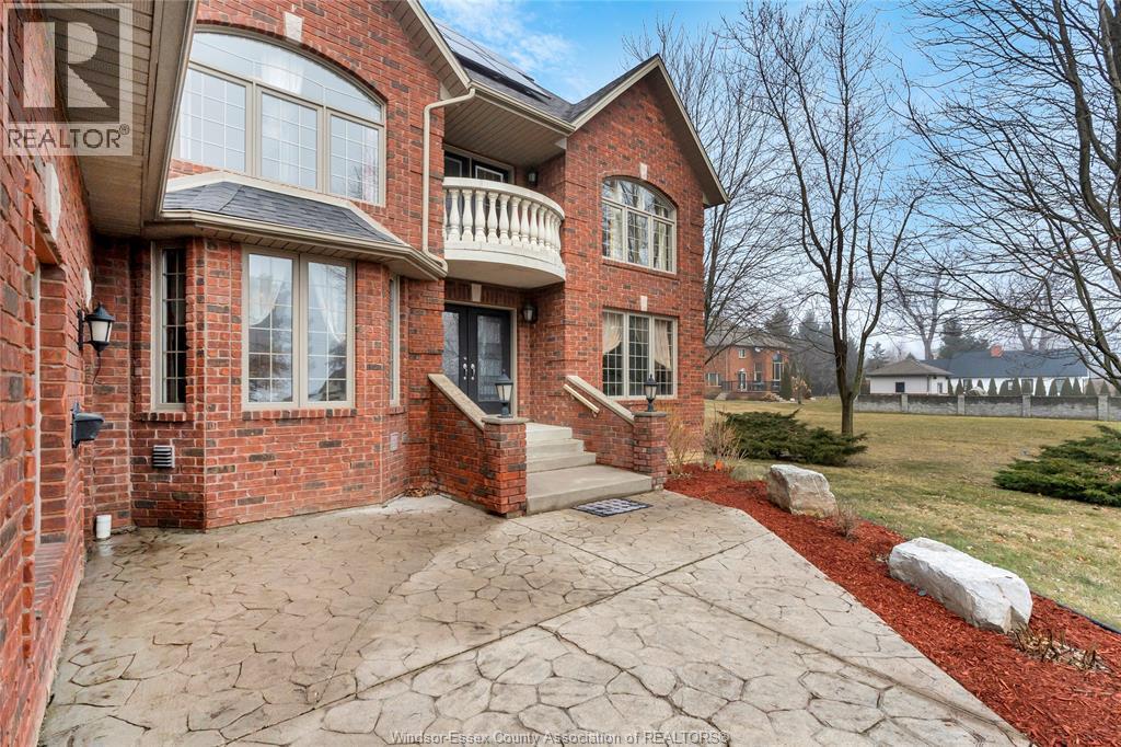 870 McRae Avenue, Kingsville — photograph 2