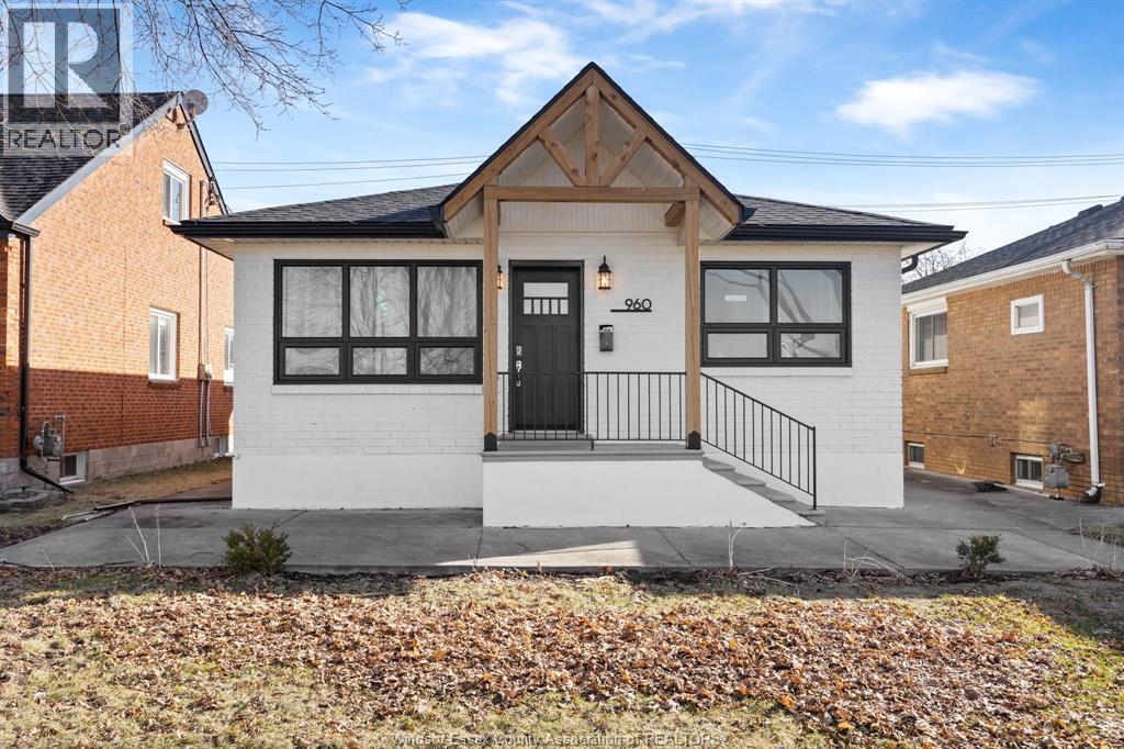 960 Janette, Windsor — photograph 2