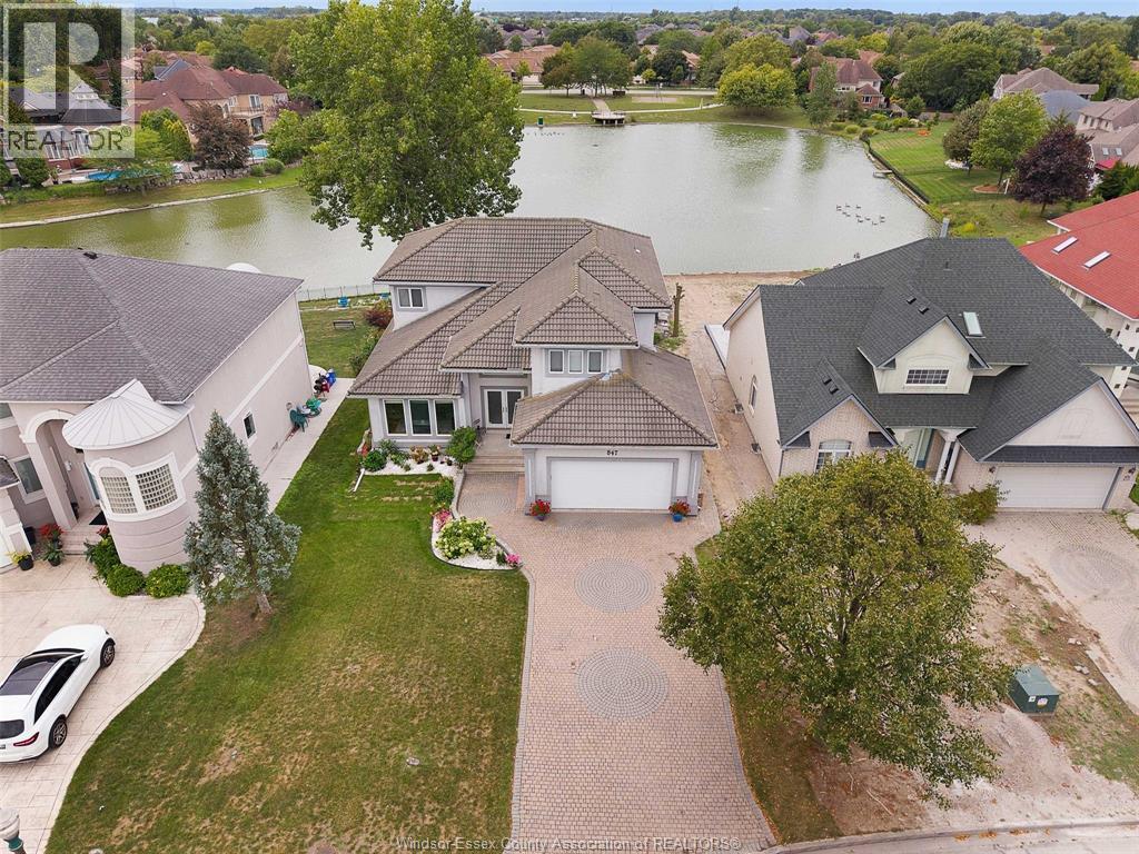 847 Lake Shore Drive, Windsor — photograph 2
