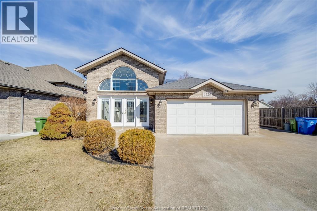 Single Family — 1120 King Louis, Lakeshore, Ontario