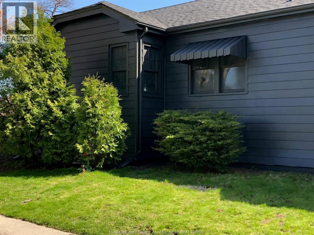 5425 Riverside Drive, Windsor — photograph 2