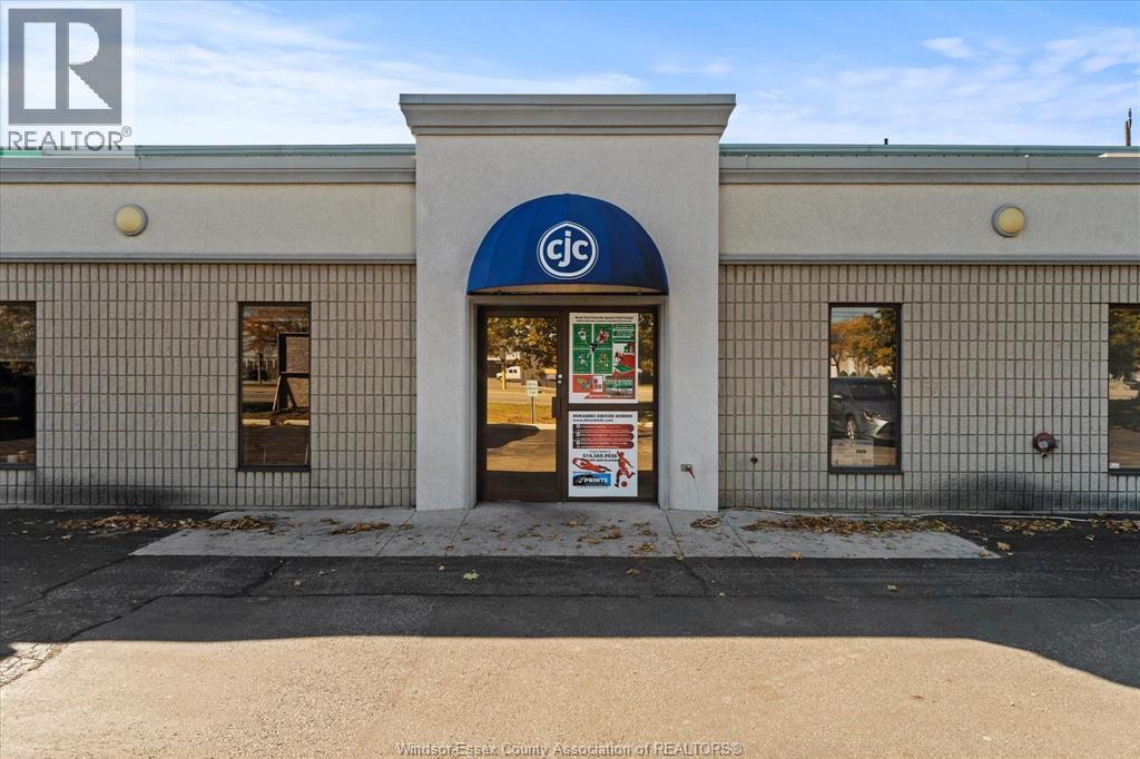 3215 Jefferson #100, Windsor — primary photograph