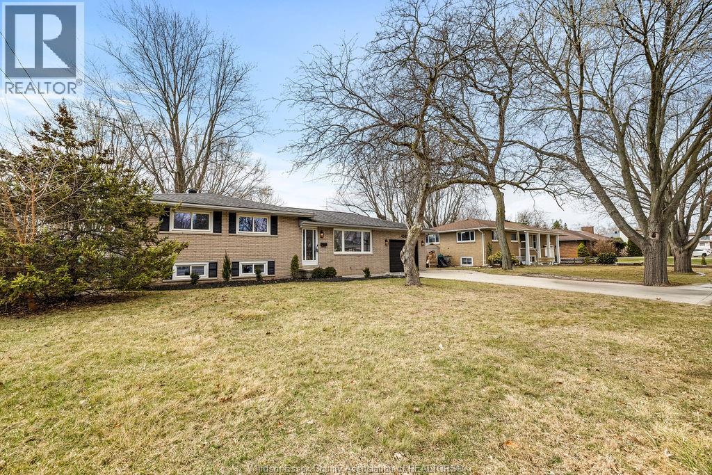 4385 Huron Church Line Road, LaSalle — photograph 2
