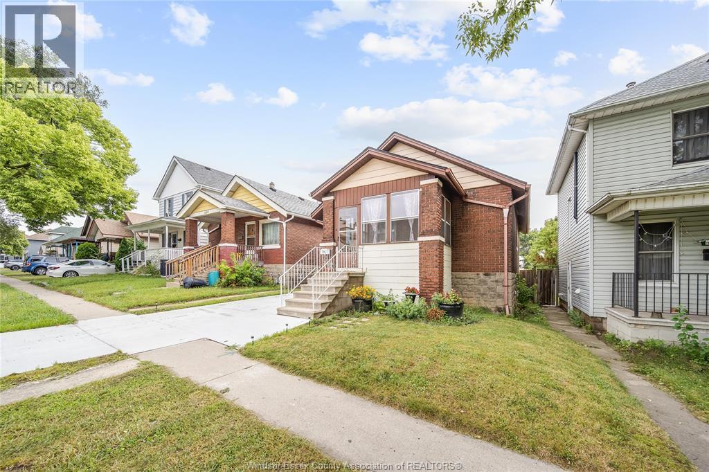 686 McKay Avenue, Windsor — photograph 3